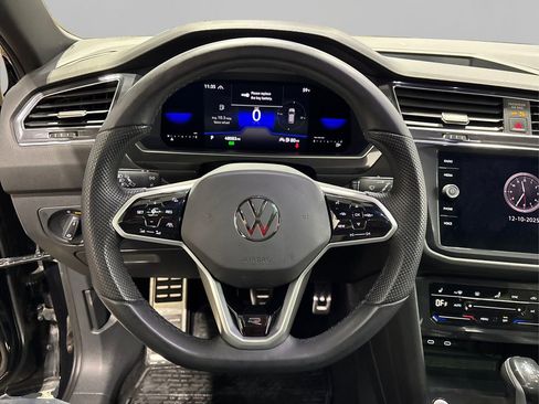 Used 2022 Volkswagen Tiguan SE R-Line image 25