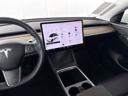 Used 2022 Tesla Model Y Long Range AWD/4WD image 28