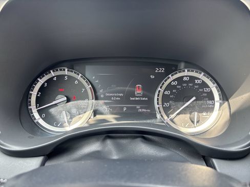 Used 2022 Toyota Highlander XLE AWD/4WD image 17