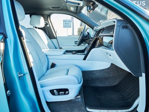 Used 2022 Rolls-Royce Cullinan Black Badge w/ Dark Exterior Package image 16