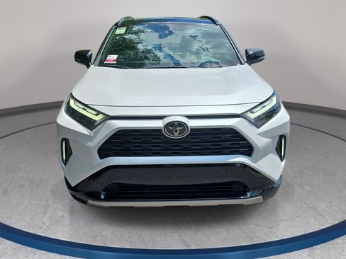 Used 2025 Toyota RAV4 XSE AWD/4WD image 2