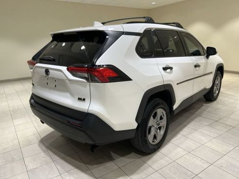 Used 2025 Toyota RAV4 XLE w/ Convenience Package FWD image 5