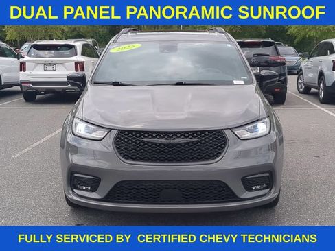 Used 2025 Chrysler Pacifica Limited FWD image 13