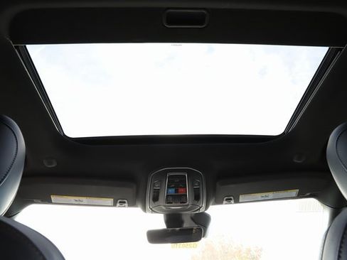 New 2025 Jeep Grand Cherokee Altitude image 18