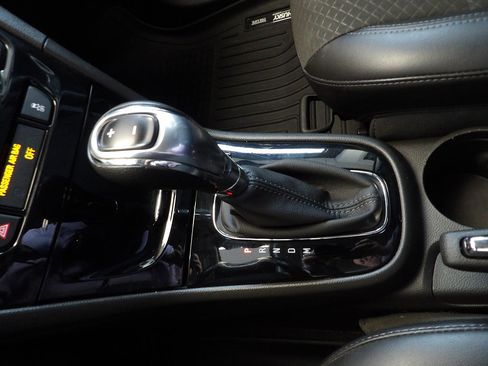 Used 2019 Buick Encore Preferred FWD image 31