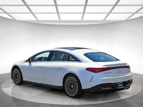Used 2022 Mercedes-Benz EQS 580 4MATIC Sedan image 2