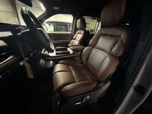 New 2026 Lincoln Navigator L Reserve image 13