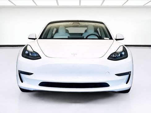 Used 2023 Tesla Model 3 Standard Range RWD image 2