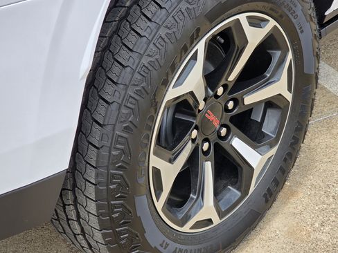 New 2026 GMC Yukon AT4 w/ AT4 Premium Package AWD/4WD image 6