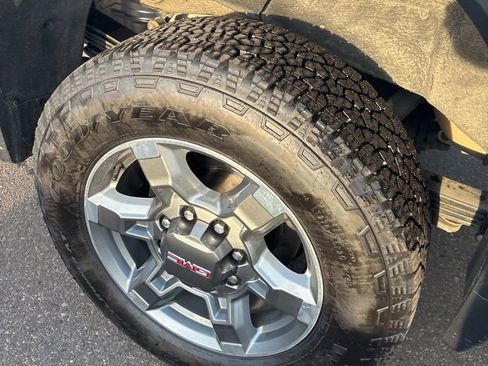 Used 2025 GMC Sierra 2500 SLT w/ SLT Convenience Package image 18