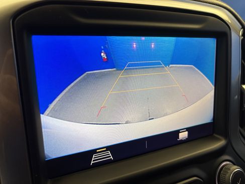 Used 2022 Chevrolet Silverado 1500 LT w/ Z71 Off-Road Package AWD/4WD image 21