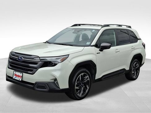 Used 2025 Subaru Forester Limited AWD/4WD image 3