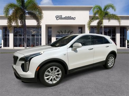 Certified 2023 Cadillac XT4 Luxury w/ Cold Weather Package image 7