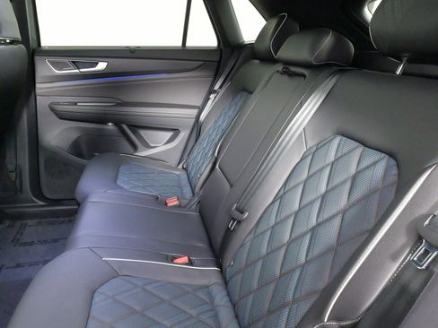 Used 2025 Volkswagen Atlas Cross Sport SEL Premium R-Line image 28