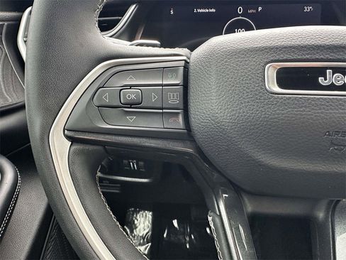 Used 2023 Jeep Grand Cherokee Laredo w/ Luxury Tech Group I image 11