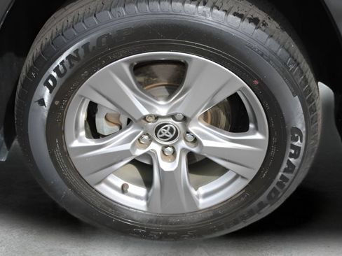 Used 2024 Toyota RAV4 LE AWD/4WD image 3