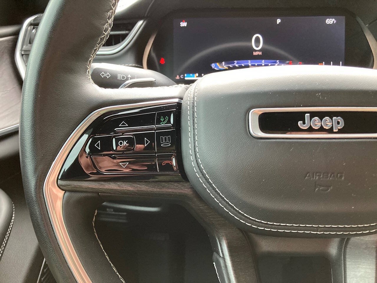 Used 2021 Jeep Grand Cherokee L Overland w/ Luxury Tech Group IV AWD/4WD image 20