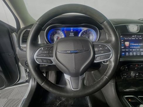 Used 2020 Chrysler 300 Limited RWD image 16