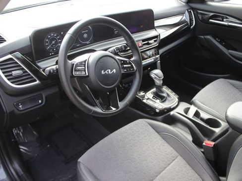 Used 2024 Kia Seltos X-Line AWD/4WD image 3