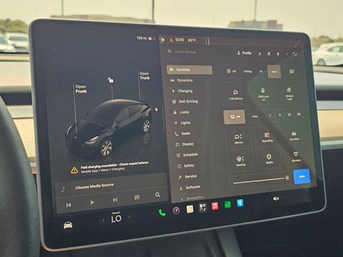 Used 2022 Tesla Model Y Long Range AWD/4WD image 22