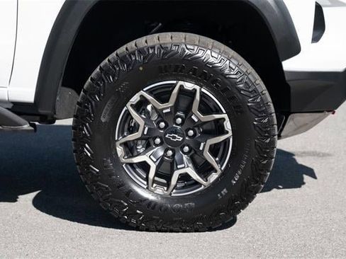 New 2026 Chevrolet Colorado ZR2 w/ Off-Road Front Bumper Package image 12