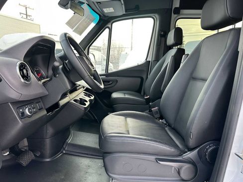 Used 2025 Mercedes-Benz Sprinter 2500 image 21