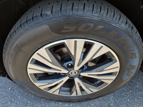Used 2021 Nissan Rogue SV AWD/4WD image 12