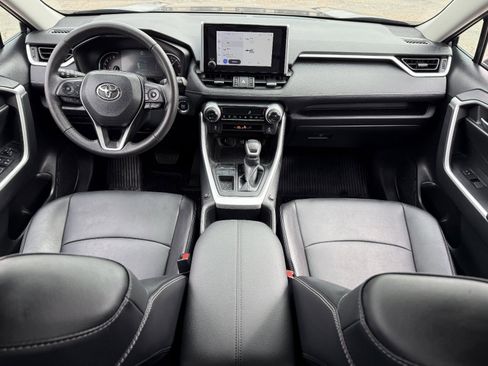Used 2023 Toyota RAV4 XLE Premium image 16