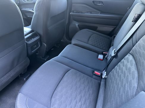 Used 2024 Nissan Pathfinder SV FWD image 12