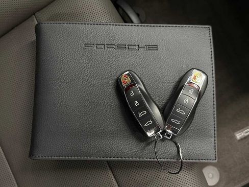 Used 2025 Porsche 718 Cayman image 30