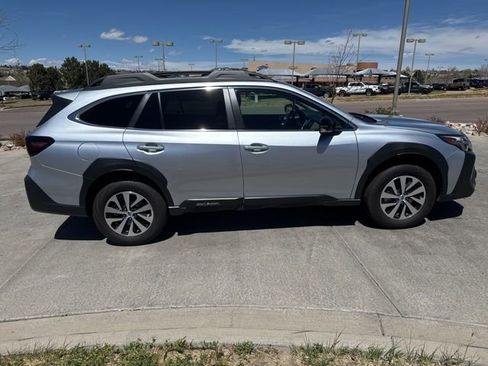 Used 2025 Subaru Outback Premium AWD/4WD image 7