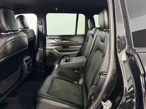 Certified 2025 Jeep Grand Cherokee Altitude AWD/4WD image 26