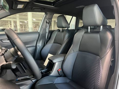 Used 2025 Toyota Corolla Cross AWD Hybrid w/ Convenience Package image 17