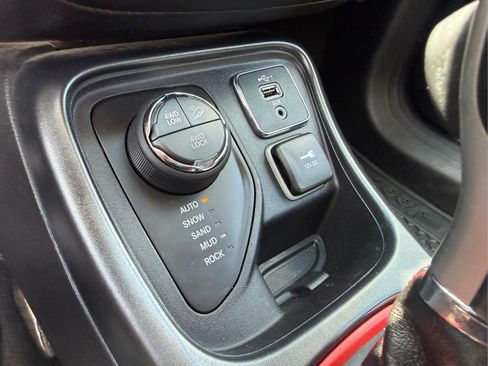 Used 2019 Jeep Compass Trailhawk AWD/4WD image 25
