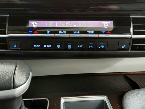 Certified 2024 Toyota Sienna XLE FWD image 31
