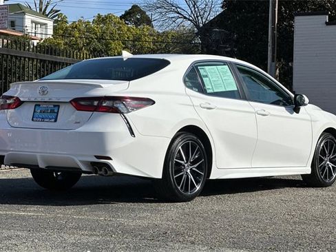 Used 2024 Toyota Camry SE image 4