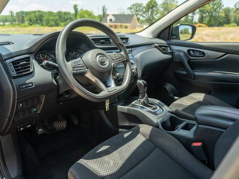 Used 2018 Nissan Rogue Sport S FWD image 10