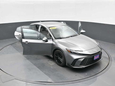 Used 2025 Toyota Camry SE FWD image 28