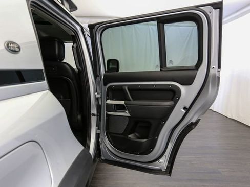 Used 2020 Land Rover Defender 110 SE AWD/4WD image 23