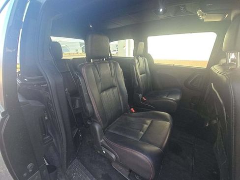 Used 2018 Dodge Grand Caravan GT FWD image 11