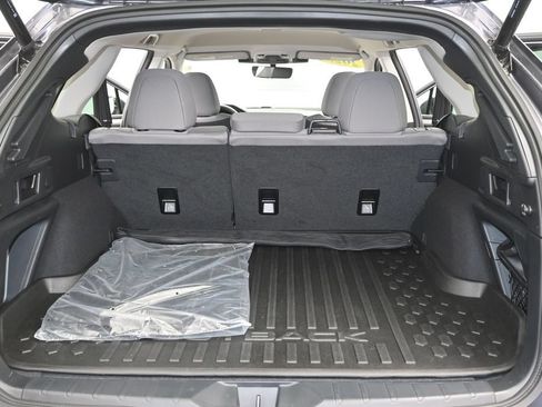 Used 2025 Subaru Outback Premium AWD/4WD image 11