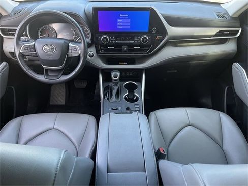 Used 2024 Toyota Highlander XLE image 10