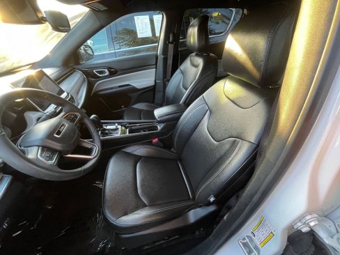 Used 2025 Jeep Compass Limited image 36