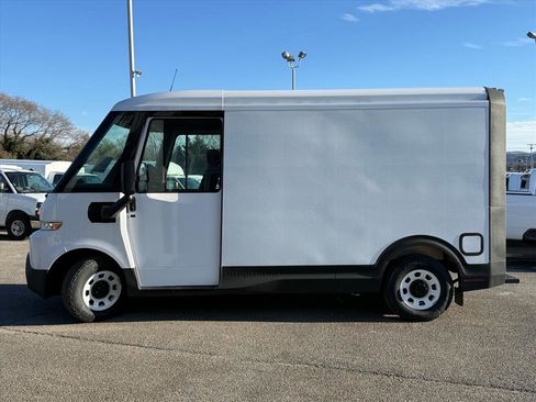 New 2025 Chevrolet Brightdrop 400 w/ Power Door Package image 7