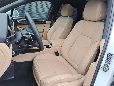 Used 2026 Porsche Macan AWD/4WD image 5