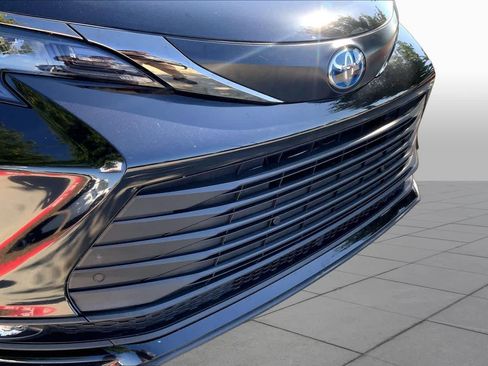 Used 2024 Toyota Sienna XLE Woodland Edition AWD/4WD image 32