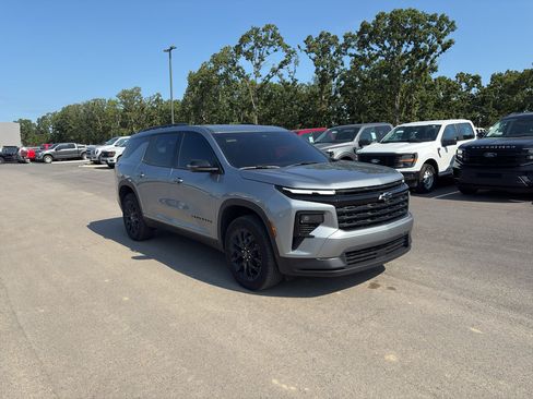 Used 2026 Chevrolet Traverse LT w/ Midnight/Sport Edition FWD image 4