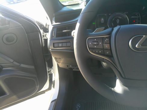 Used 2022 Lexus ES 300h w/ Premium Package image 20