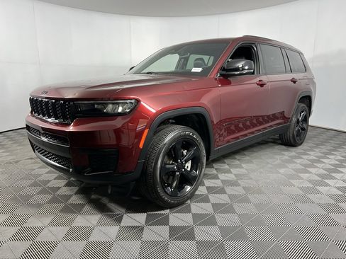 Used 2023 Jeep Grand Cherokee L Laredo image 3