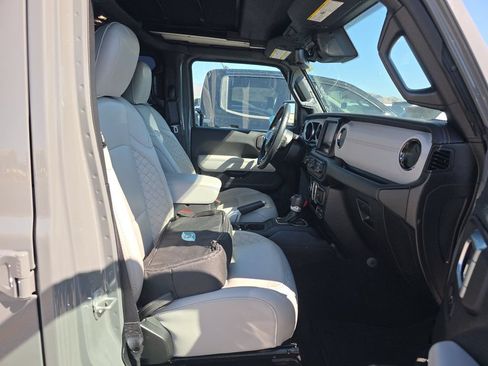 Used 2022 Jeep Wrangler Unlimited Sahara AWD/4WD image 5